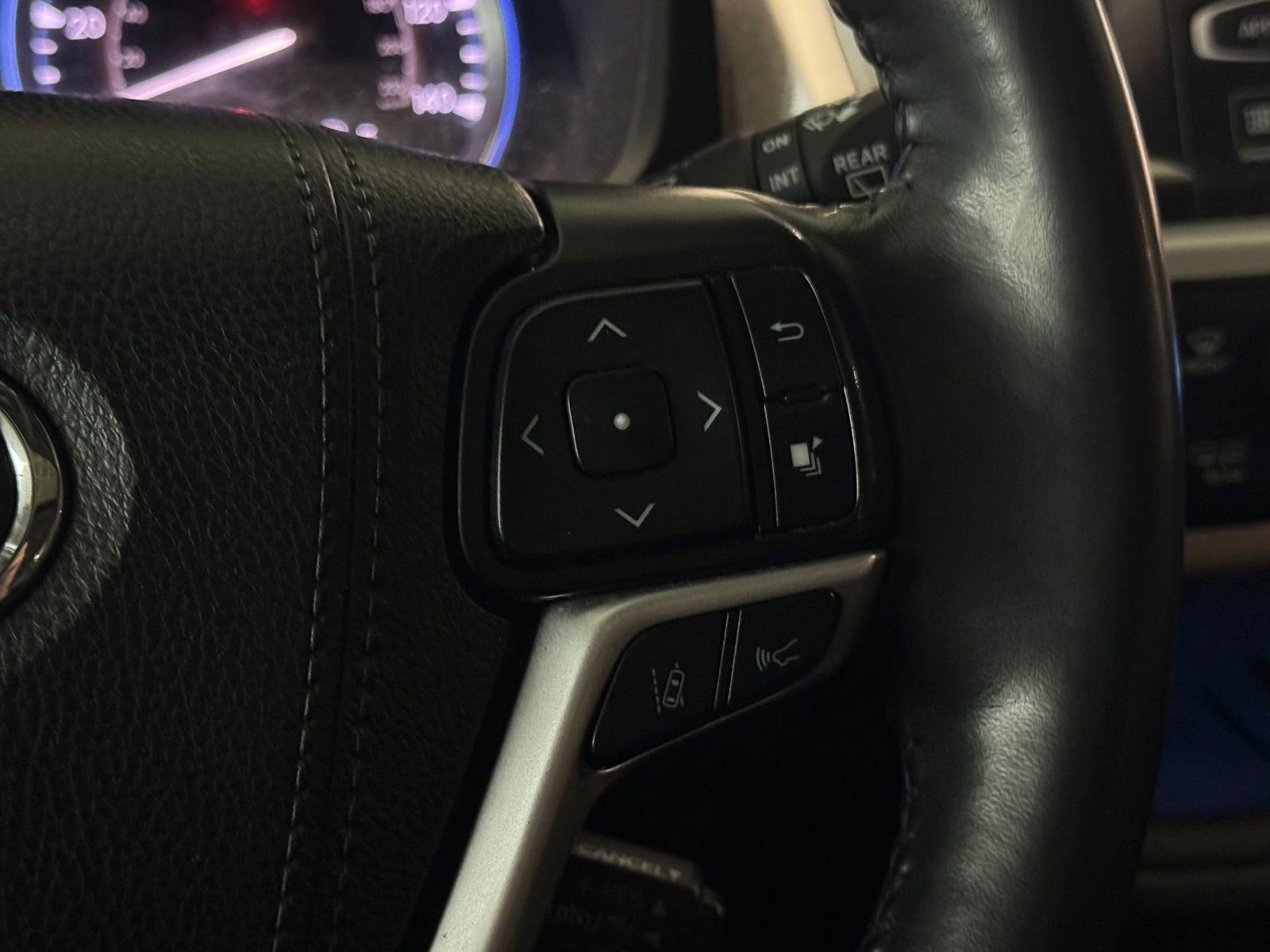 Used 2019 Toyota Highlander Limited AWD/4WD image 29