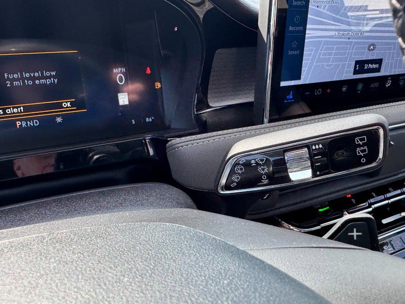 Used 2025 Lincoln Corsair Reserve w/ Rear Removable Package Tray image 21