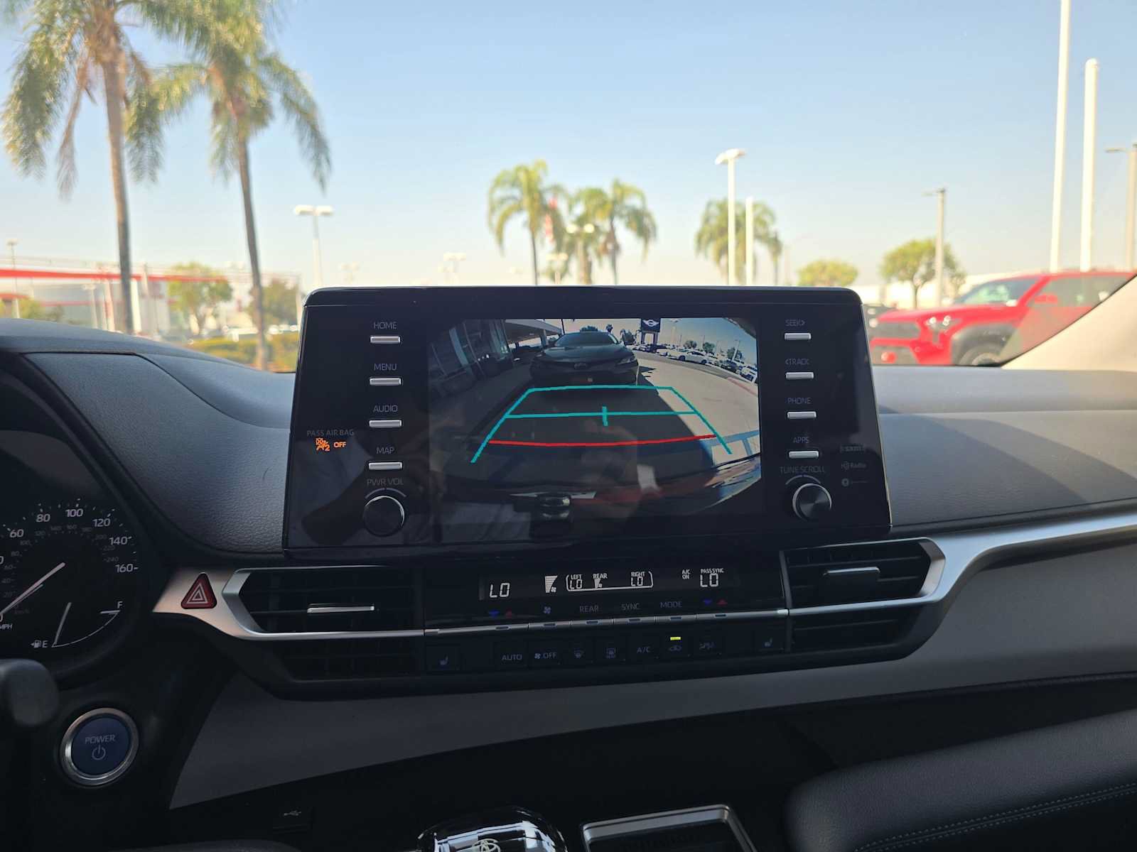 Used 2023 Toyota Sienna XLE FWD image 30