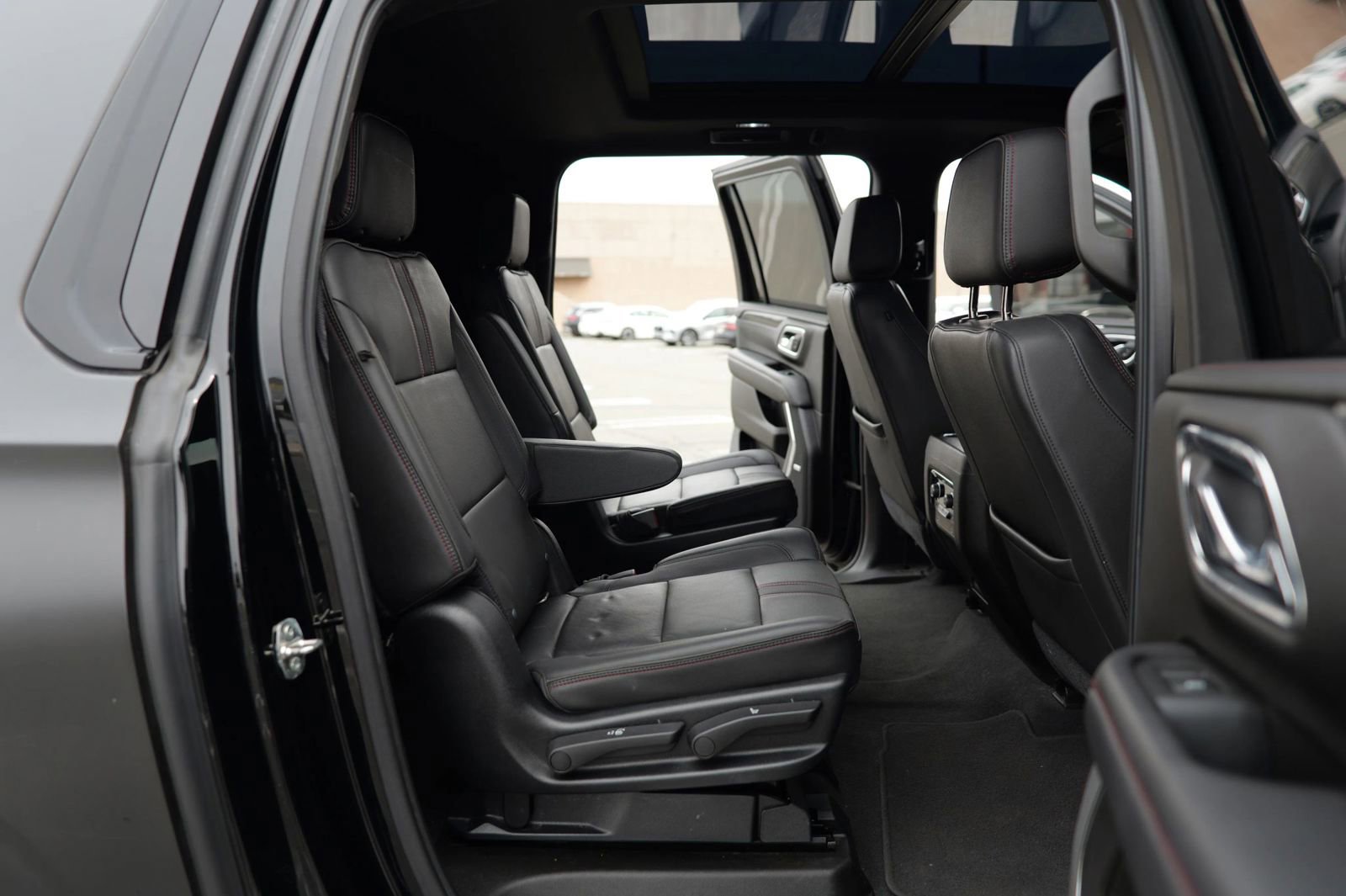 Used 2021 Chevrolet Suburban RST w/ Luxury Package image 31