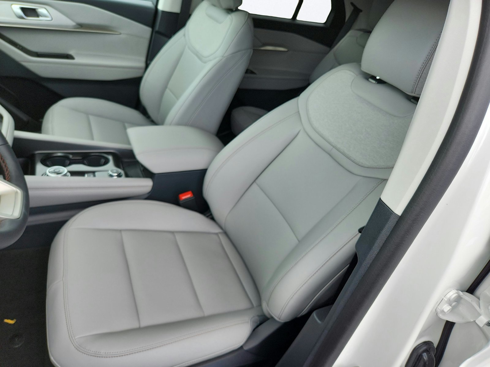 New 2026 Ford Explorer Active w/ Active Comfort Package AWD/4WD image 12