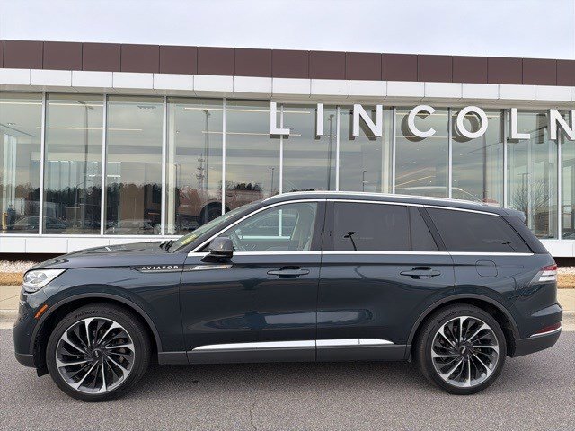Used 2022 Lincoln Aviator Reserve w/ Equipment Group 201A image 2