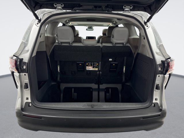 Used 2023 Toyota Sienna XLE image 22