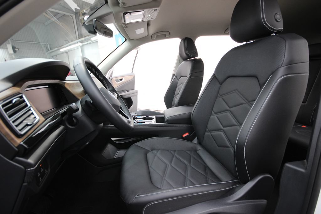 Used 2025 Volkswagen Atlas SE AWD/4WD image 13