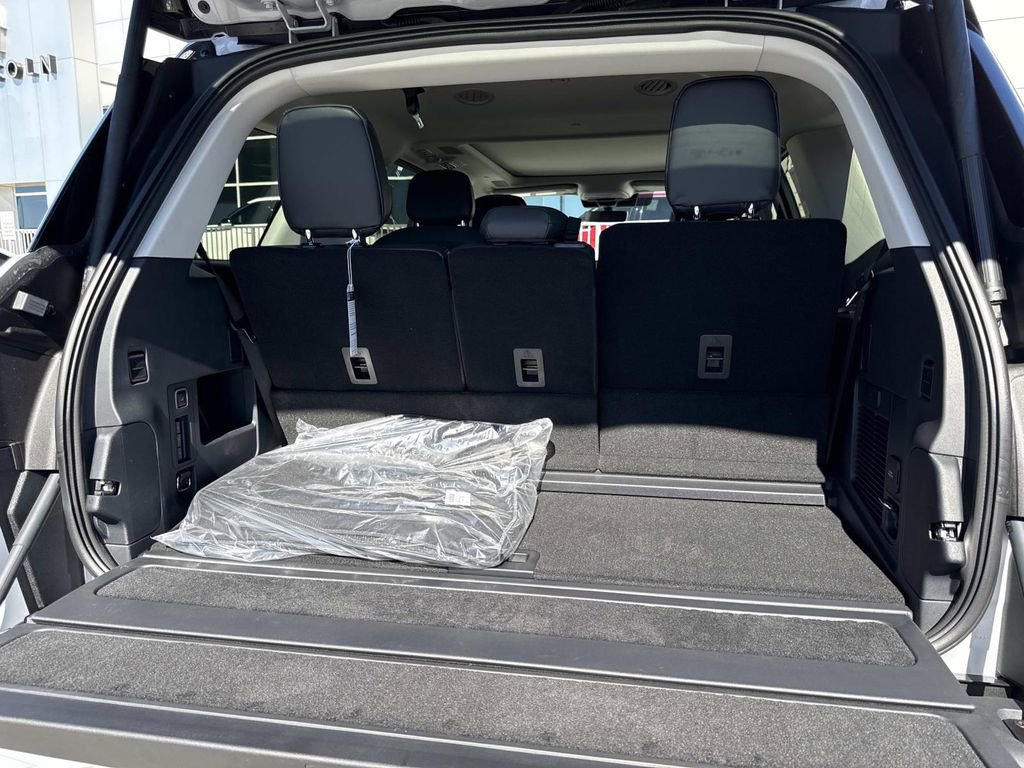 New 2026 Lincoln Navigator Reserve image 13