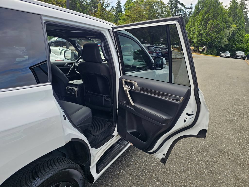 Used 2021 Lexus GX 460 Premium w/ Premium Package AWD/4WD image 26