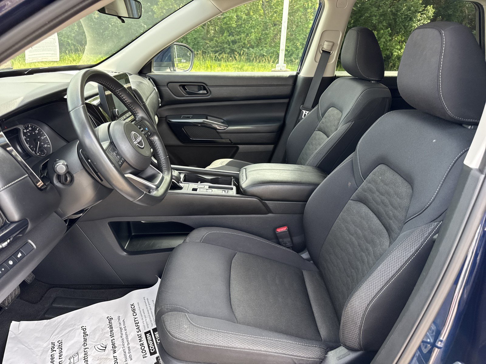 Used 2025 Nissan Pathfinder SV FWD image 11