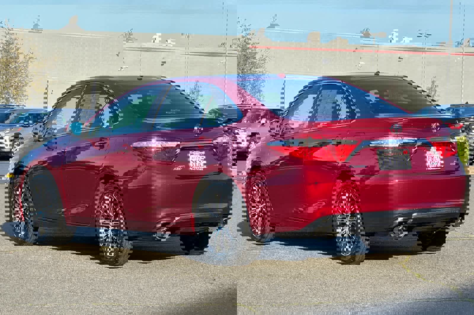 Used 2015 Toyota Camry XSE w/ Advanced Technology Package image 7