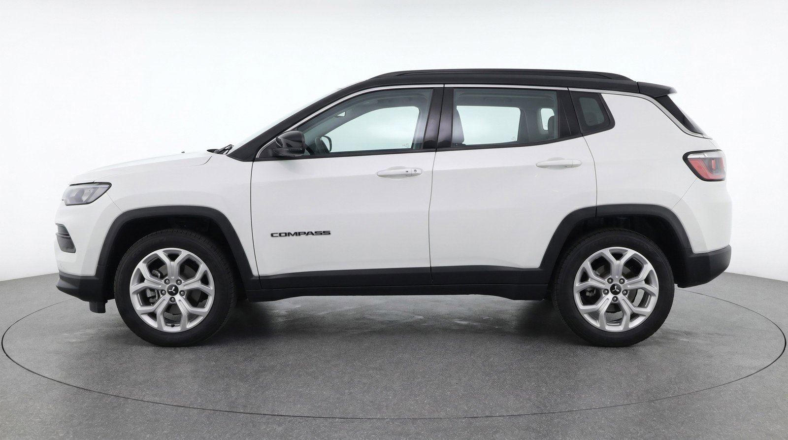 Used 2025 Jeep Compass Latitude AWD/4WD image 5