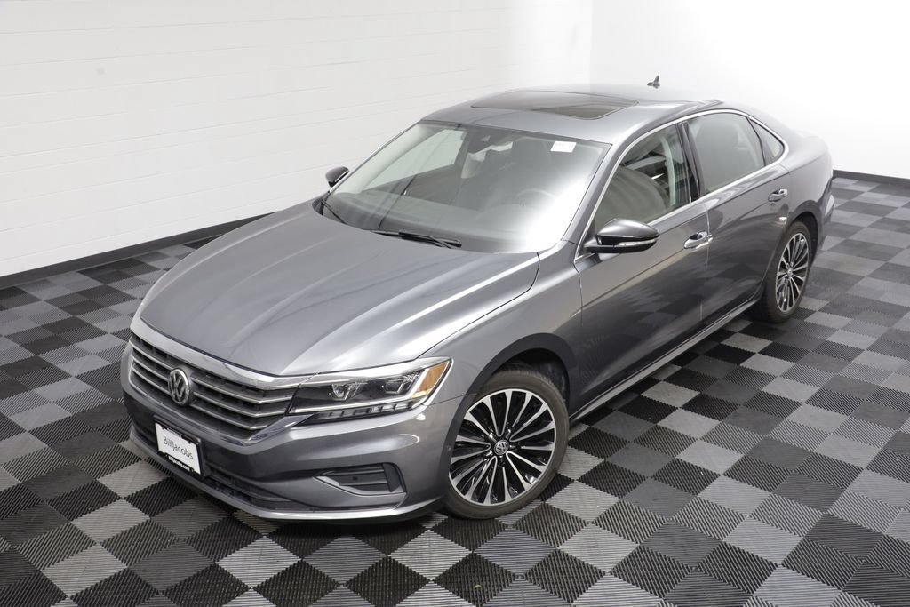 Used 2022 Volkswagen Passat 2.0T FWD image 2