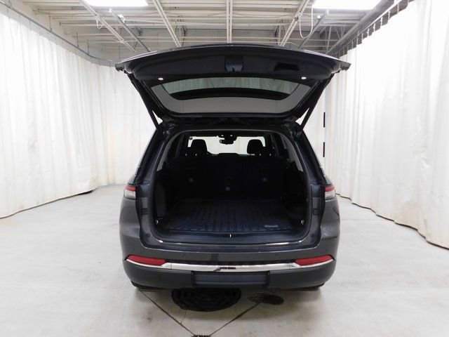 Used 2022 Jeep Grand Cherokee Laredo w/ Luxury Tech Group I image 15