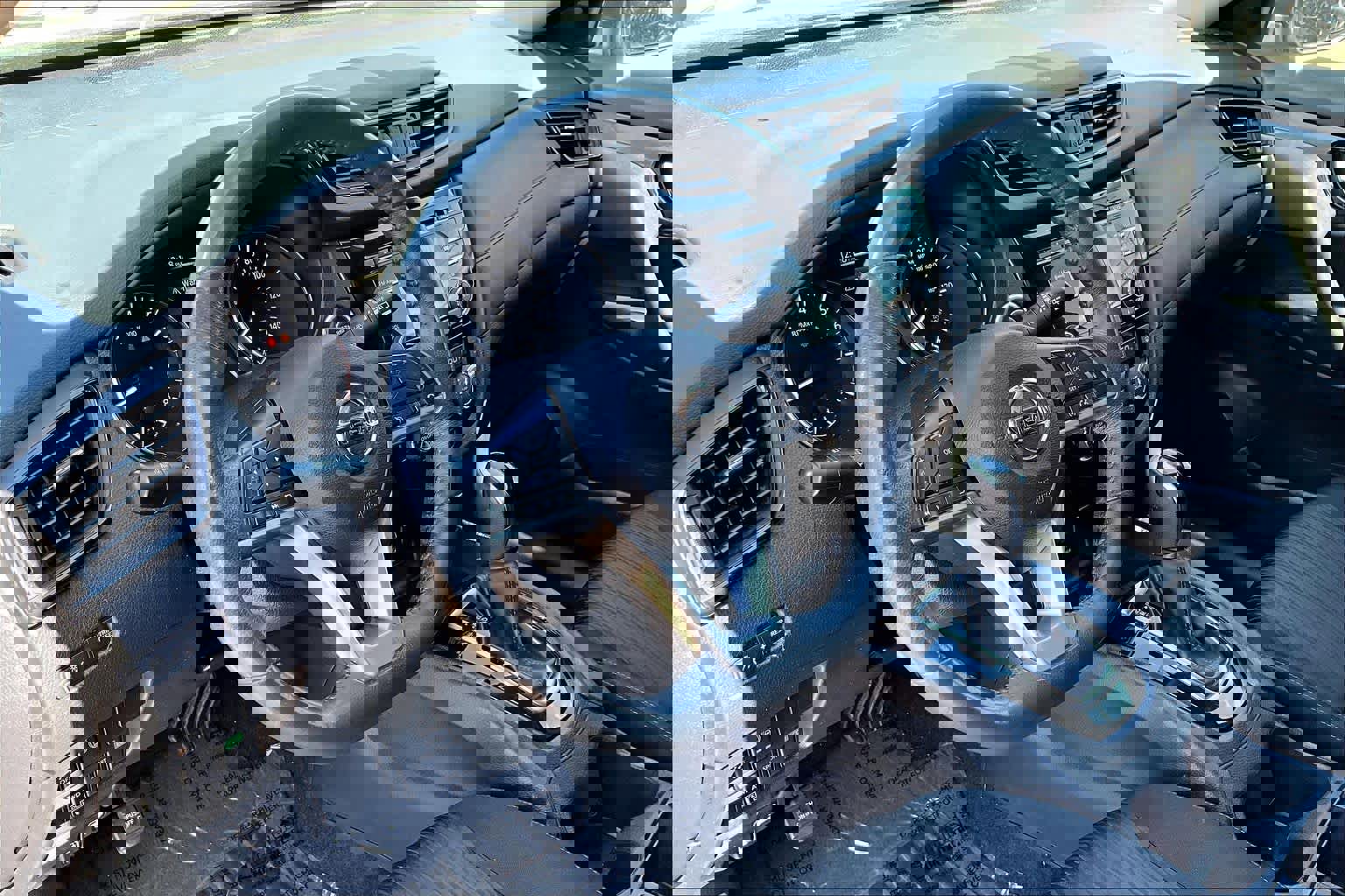 Used 2017 Nissan Rogue SV w/ Midnight Edition Package image 17