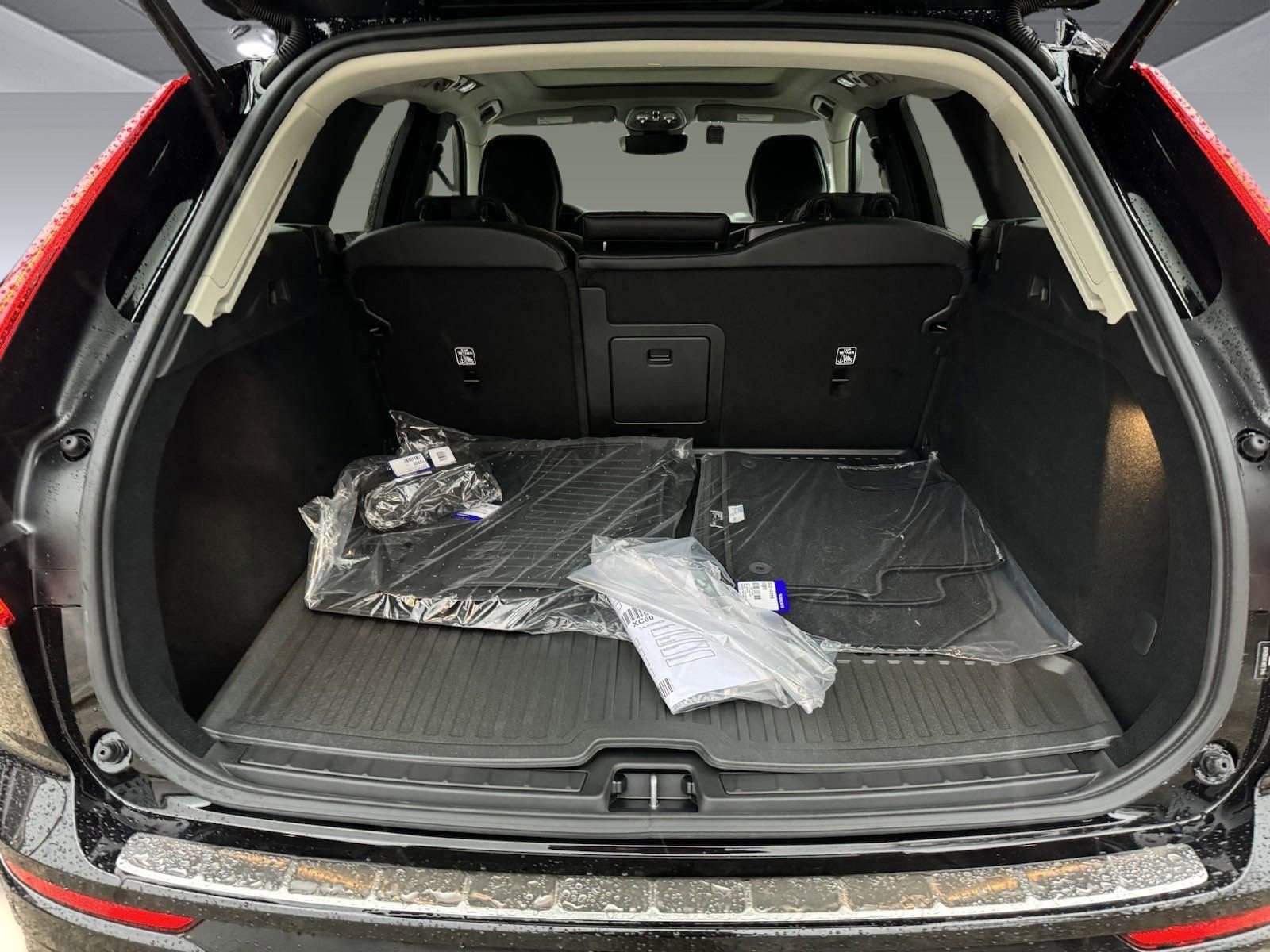 New 2024 Volvo XC60 B5 Core w/ Protection Package Premier AWD/4WD image 34