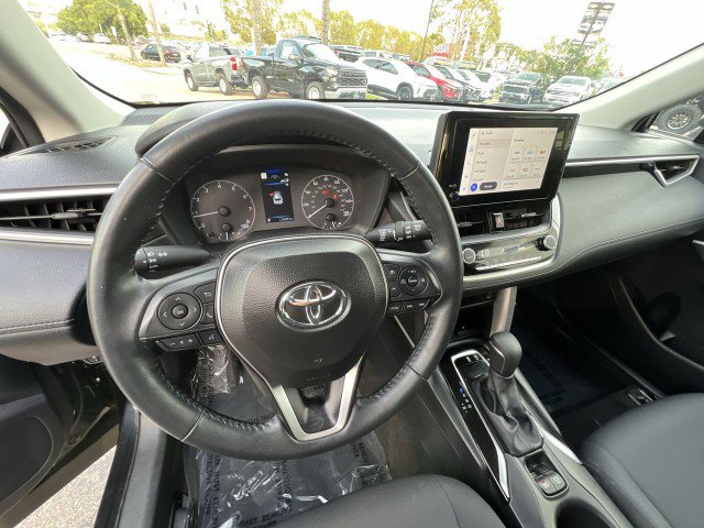 Used 2025 Toyota Corolla Cross LE image 11