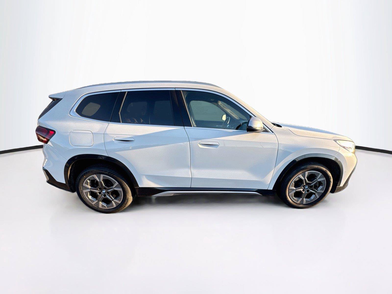 Used 2023 BMW X1 xDrive28i AWD/4WD image 6