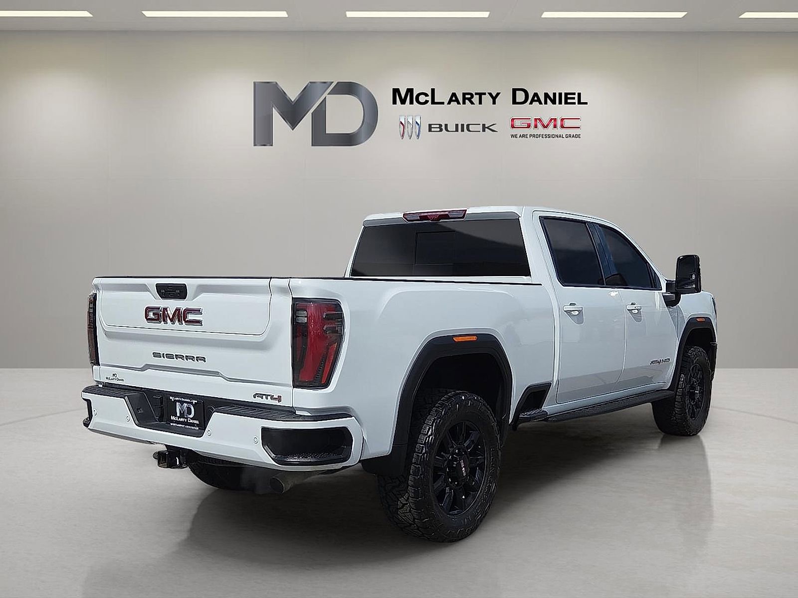 Used 2025 GMC Sierra 2500 AT4 w/ AT4 Premium Plus Package AWD/4WD image 5