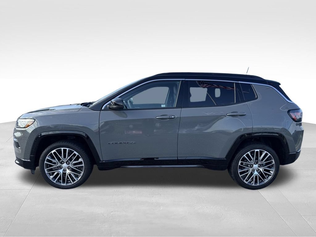 Used 2023 Jeep Compass Limited w/ Elite Group AWD/4WD image 2