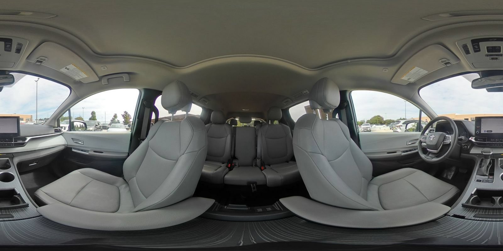 Used 2025 Toyota Sienna XLE FWD image 44