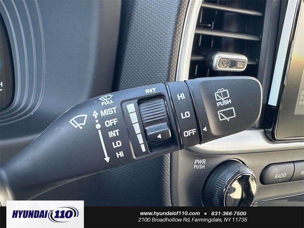 Used 2025 Hyundai Venue SEL image 34