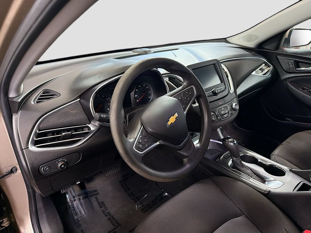 Used 2018 Chevrolet Malibu LT FWD image 11