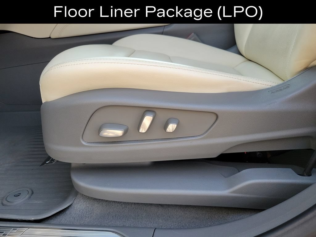 Used 2022 Cadillac XT5 Premium Luxury w/ LPO, Floor Liner Package FWD image 8