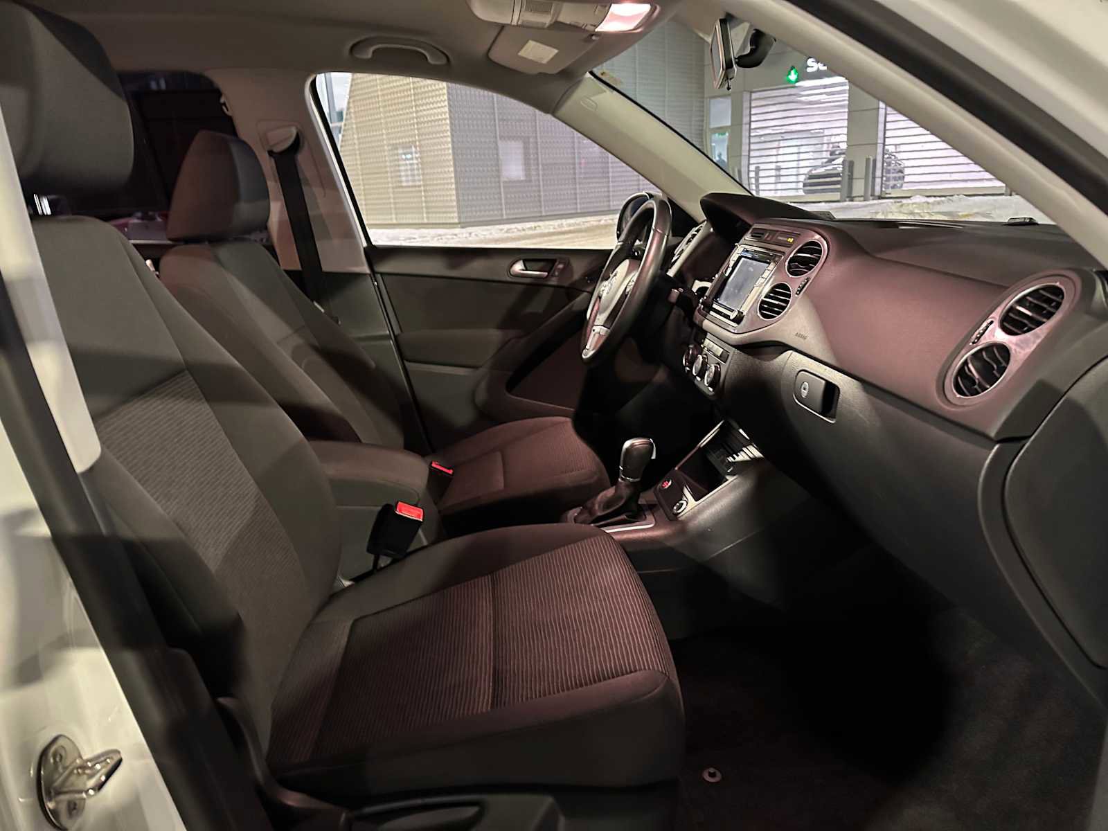 Used 2017 Volkswagen Tiguan S image 10