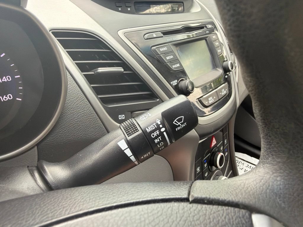 Used 2015 Hyundai Elantra SE w/ Option Group 02 FWD image 28