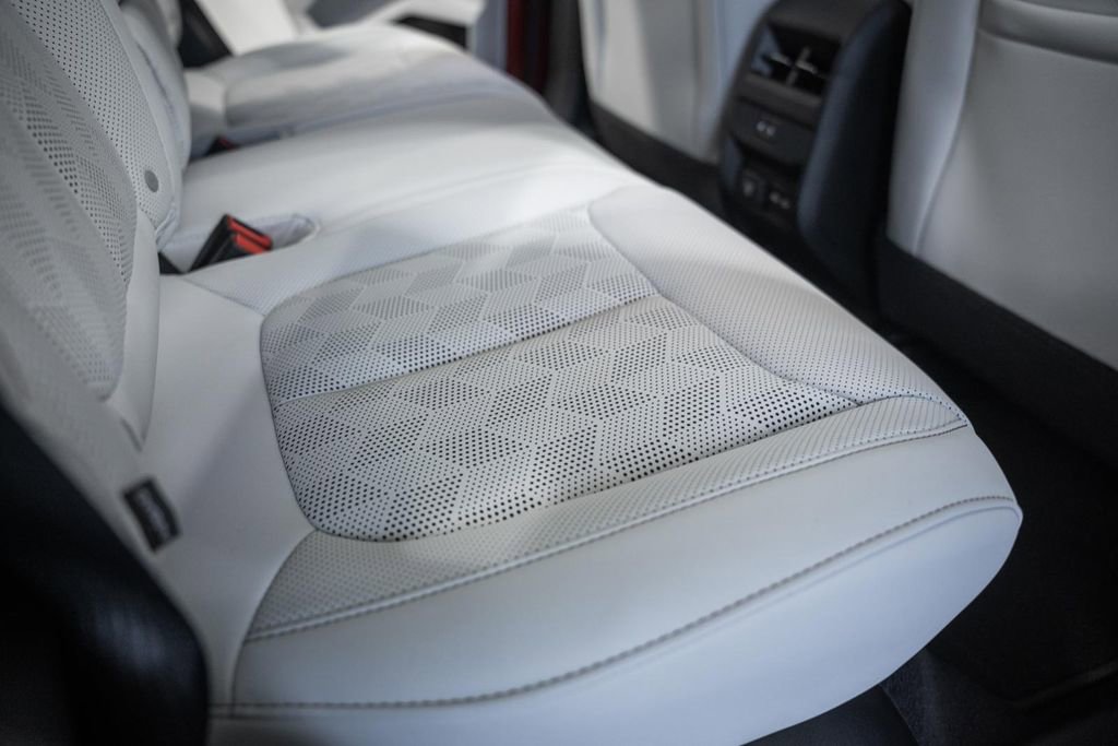 New 2026 Jeep Cherokee Overland image 32