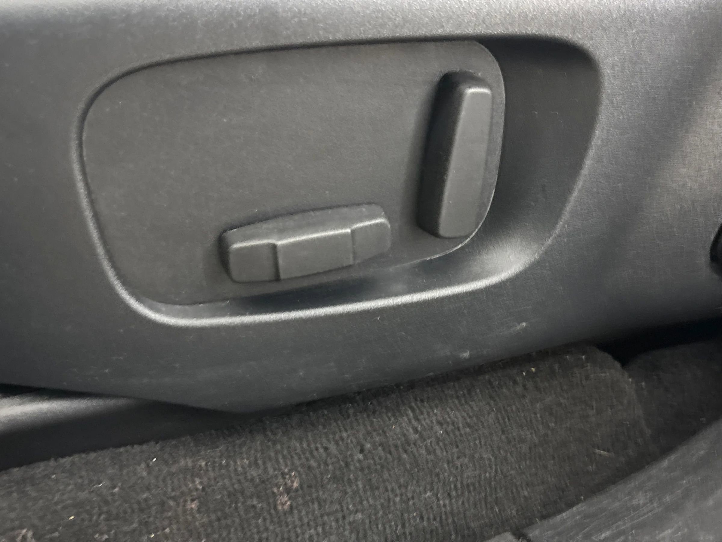 Used 2019 Land Rover Range Rover Velar S AWD/4WD image 25