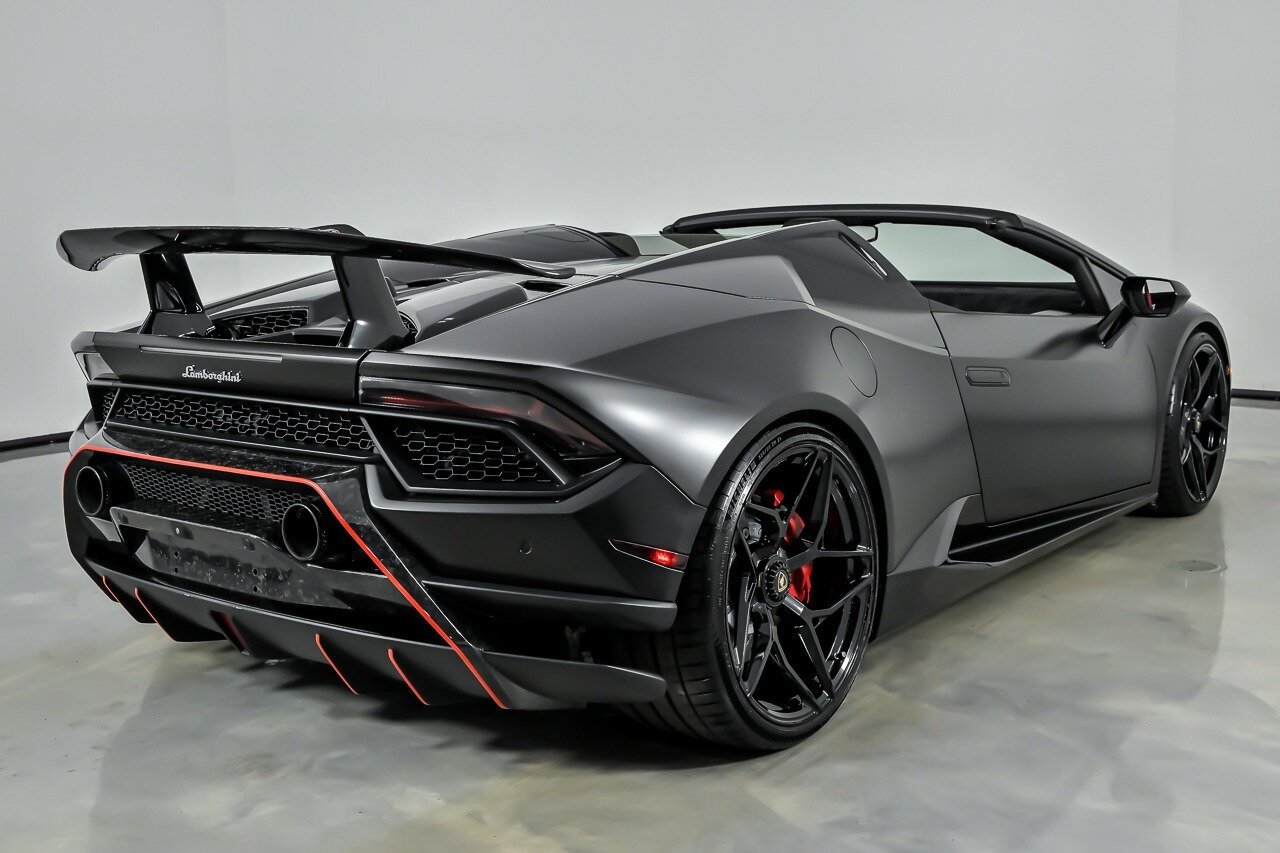 Used 2018 Lamborghini Huracan Performante AWD/4WD image 13