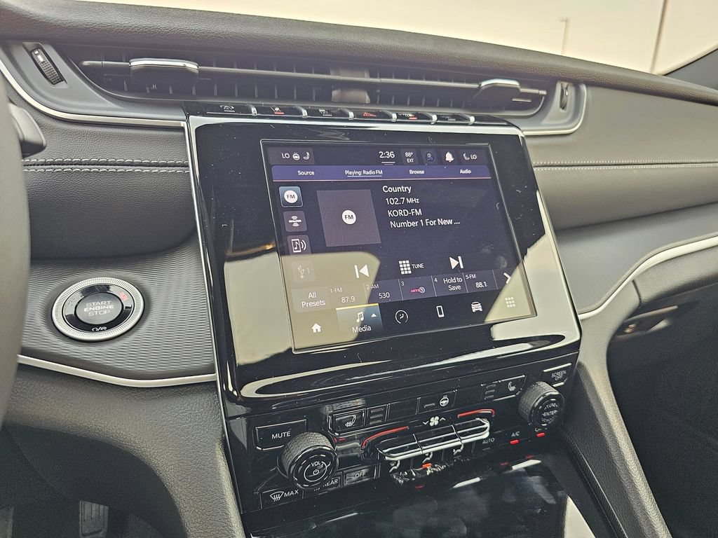 New 2025 Jeep Grand Cherokee Altitude AWD/4WD image 19