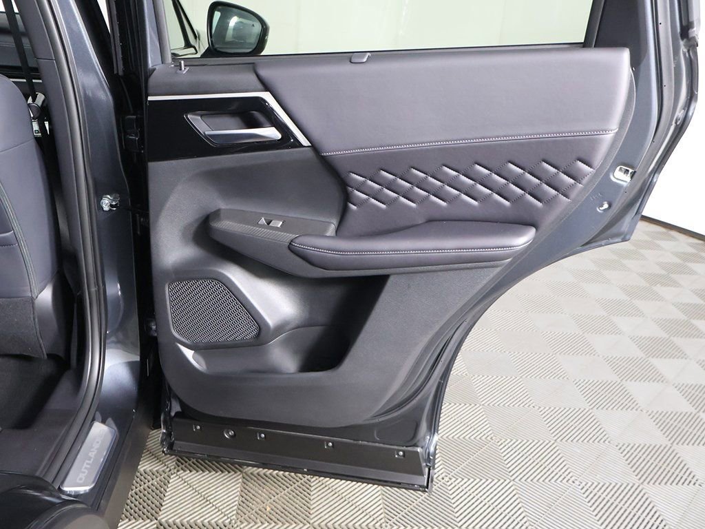 New 2025 Mitsubishi Outlander SEL Black Edition AWD/4WD image 31