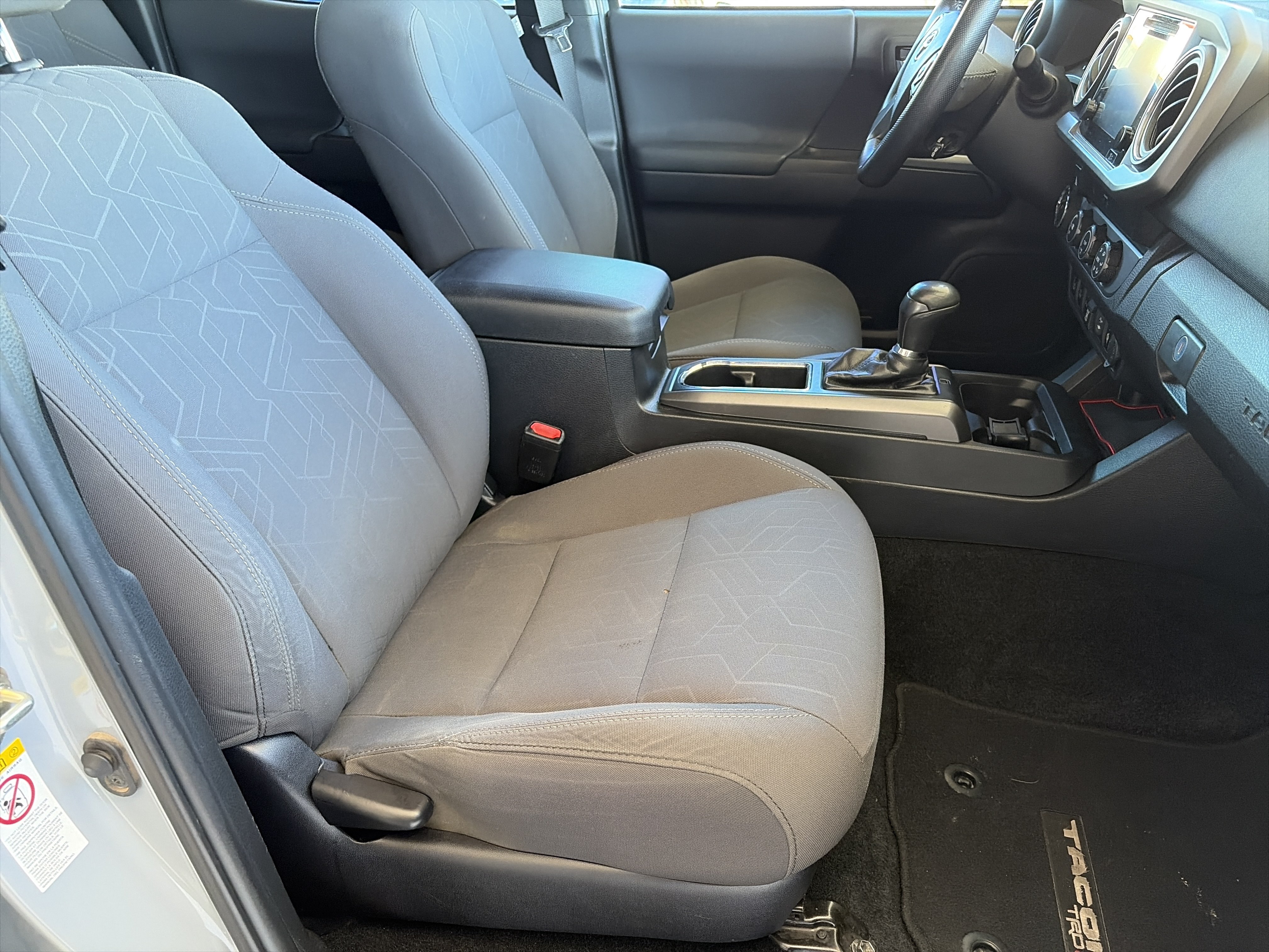 Used 2019 Toyota Tacoma TRD Off-Road w/ Technology Package AWD/4WD image 13