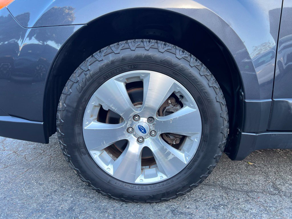 Used 2012 Subaru Outback 3.6R Limited w/ Moonroof Pkg AWD/4WD image 8