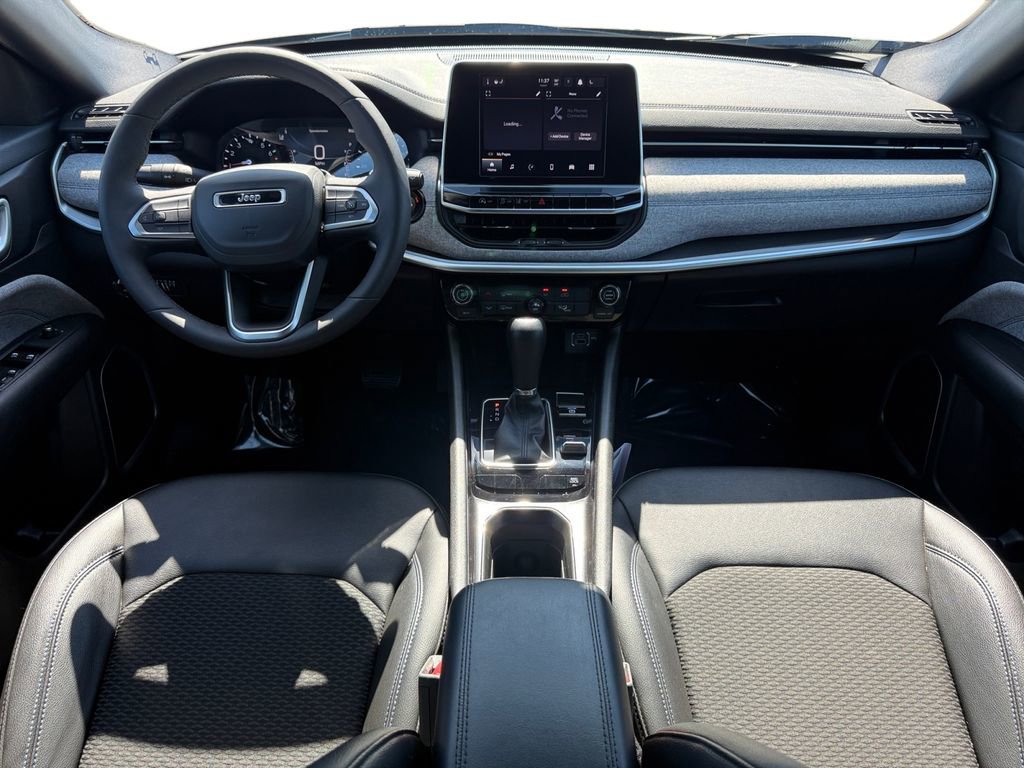 Used 2025 Jeep Compass Latitude image 12