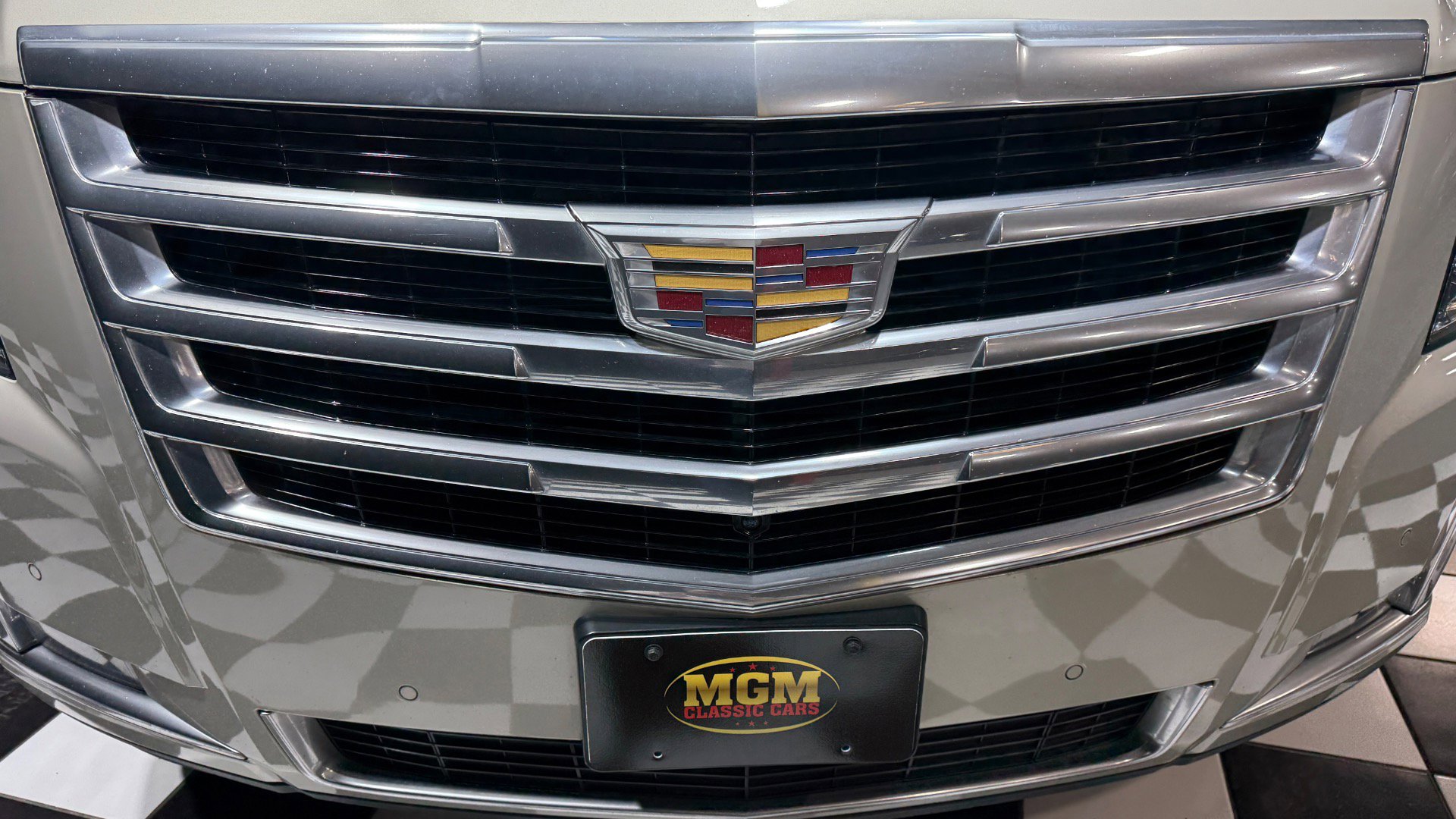 Used 2015 Cadillac Escalade Luxury image 24