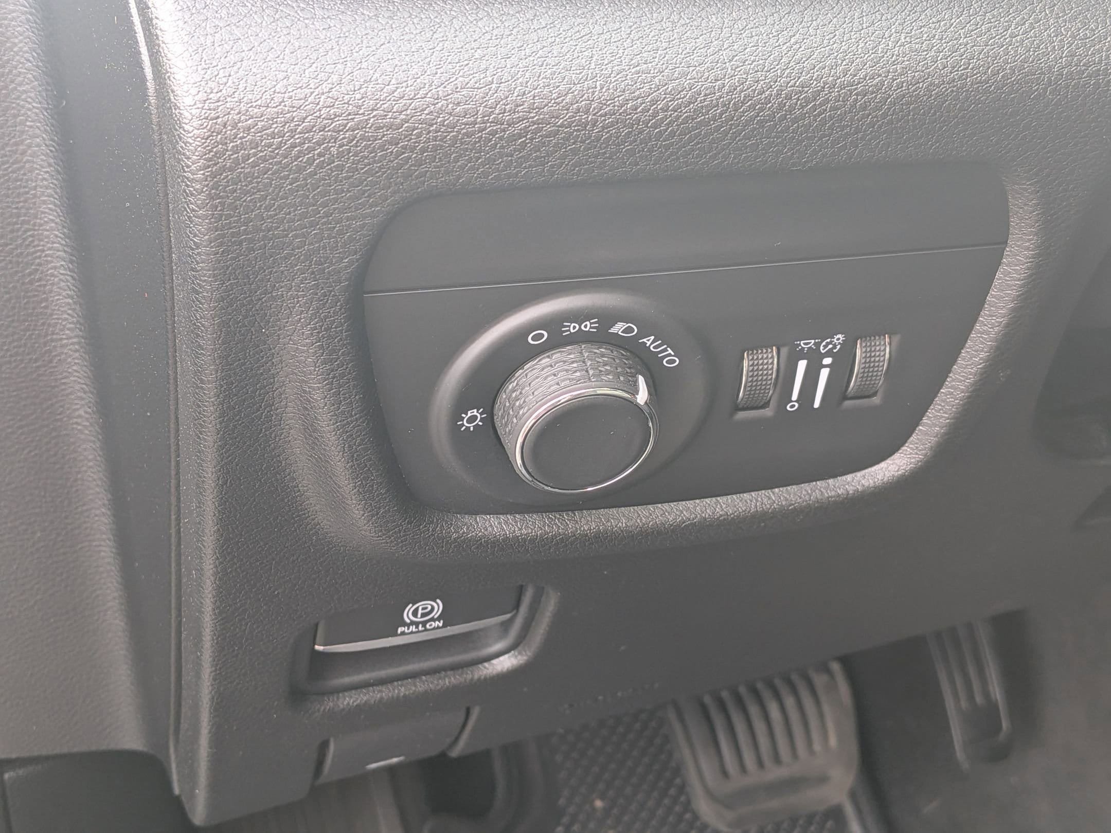 Certified 2021 Jeep Grand Cherokee L Laredo w/ Luxury Tech Group I RWD image 15