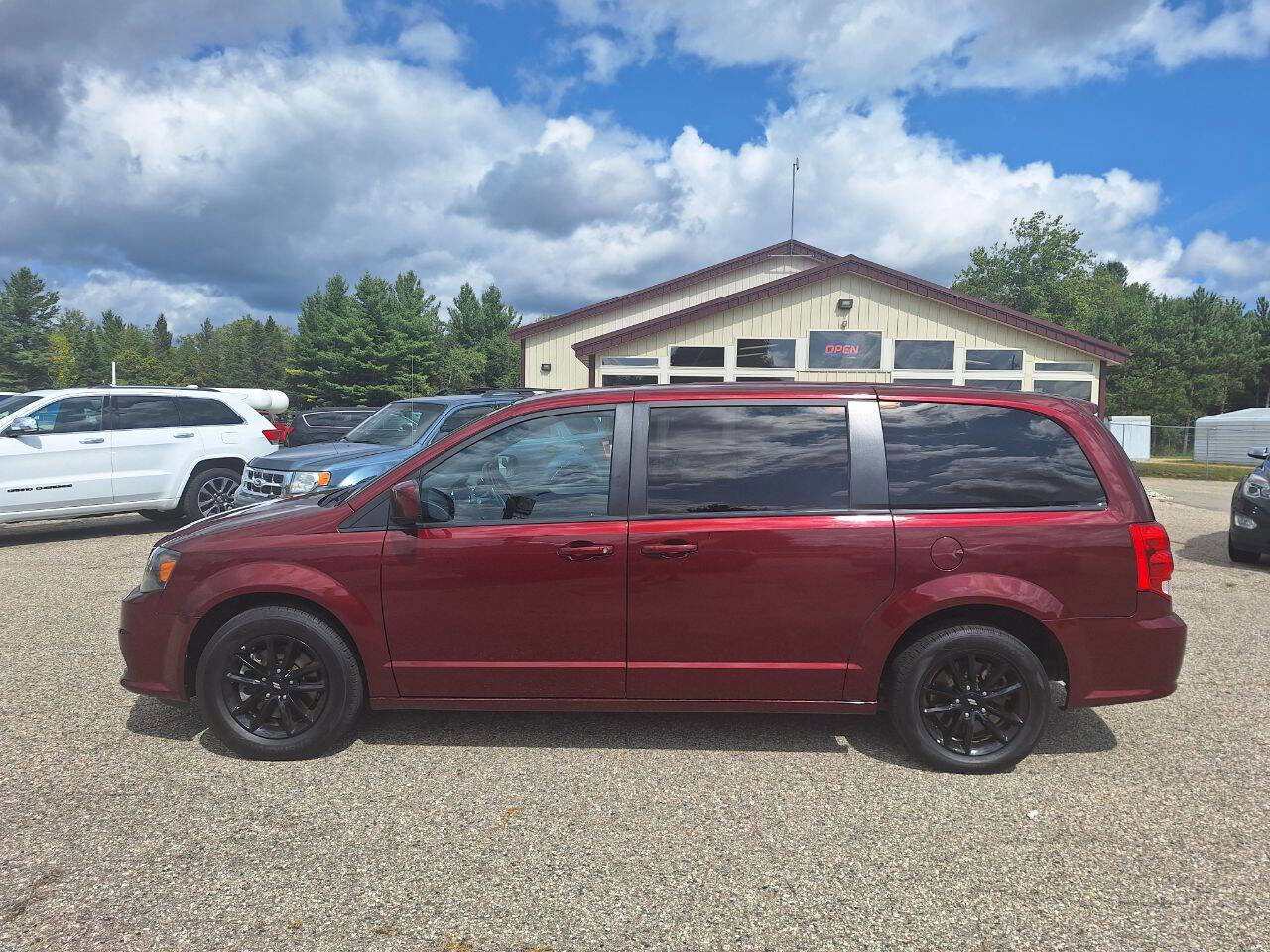 Used 2020 Dodge Grand Caravan GT image 1