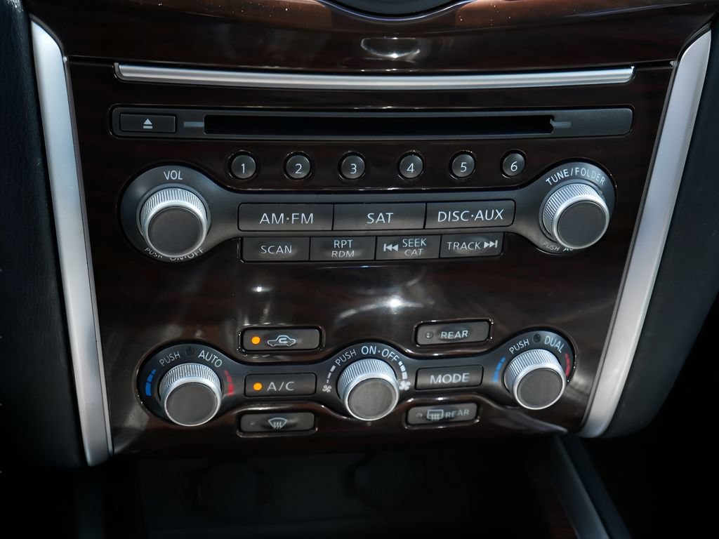 Used 2015 Nissan Pathfinder Platinum w/ Family Entertainment Package AWD/4WD image 24
