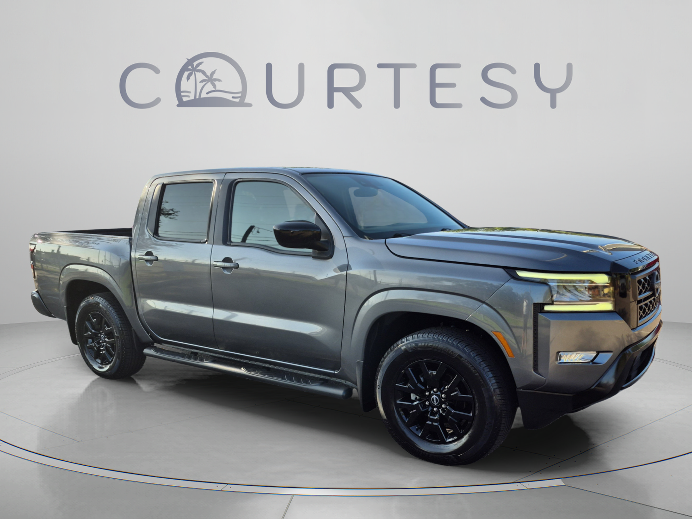 Used 2023 Nissan Frontier SV w/ Midnight Edition Package RWD image 9