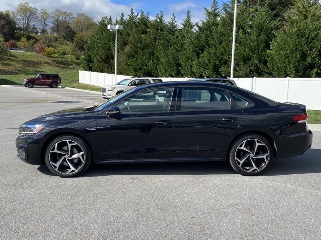 Used 2020 Volkswagen Passat 2.0T R-Line image 2