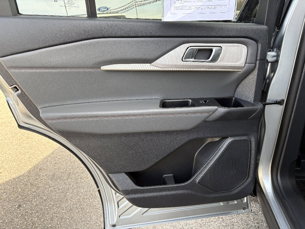 Used 2025 Ford Explorer Active image 17
