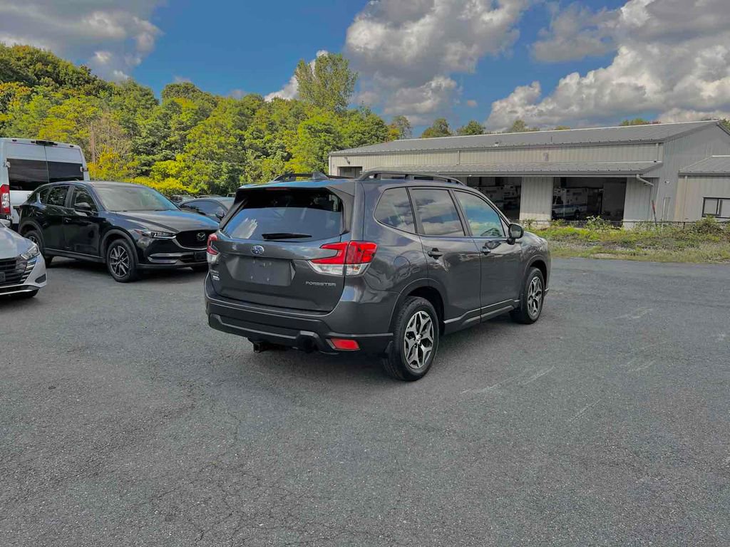 Used 2023 Subaru Forester Premium image 7