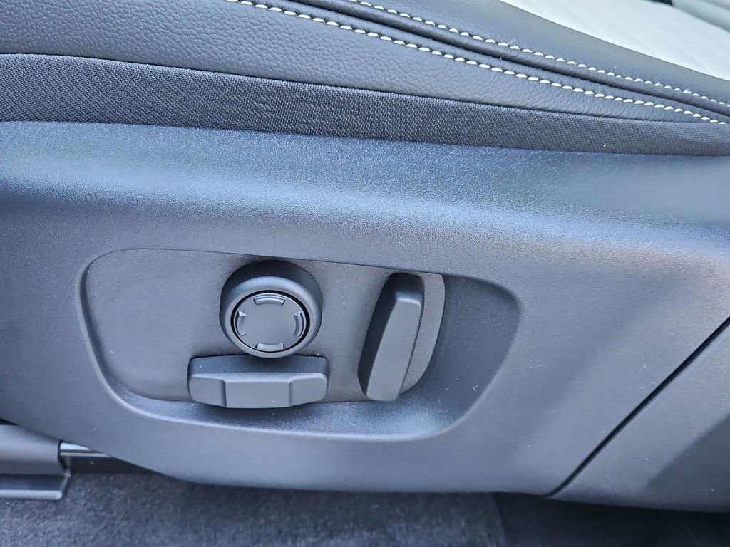 New 2026 Land Rover Discovery Sport Landmark image 27