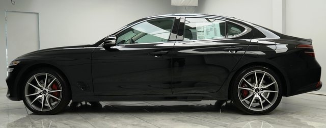 Used 2025 Genesis G70 2.5T image 9