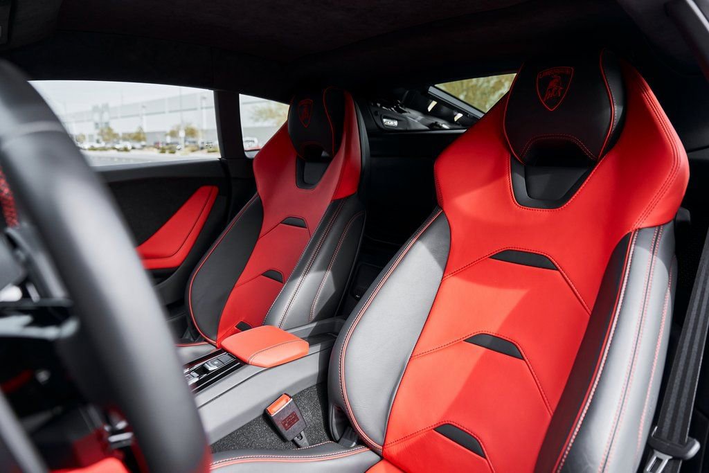 Used 2023 Lamborghini Huracan EVO image 48