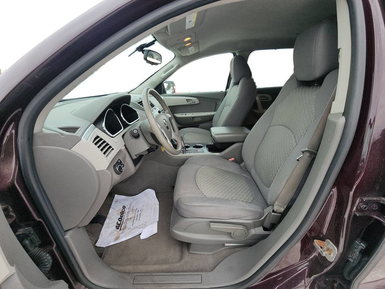 Used 2010 Chevrolet Traverse LS FWD image 9