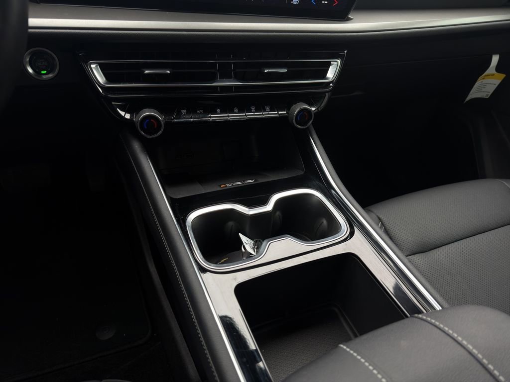 Used 2025 Chevrolet Traverse LT image 15