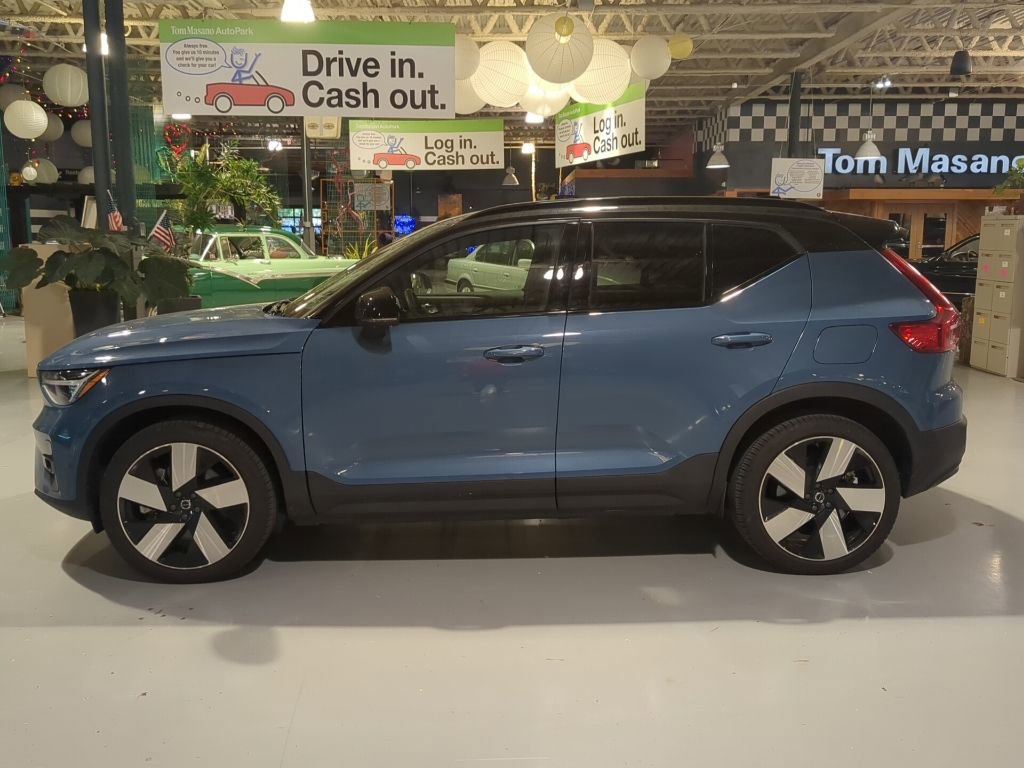 Used 2024 Volvo XC40 Recharge Plus w/ Protection Package Premier AWD/4WD image 18