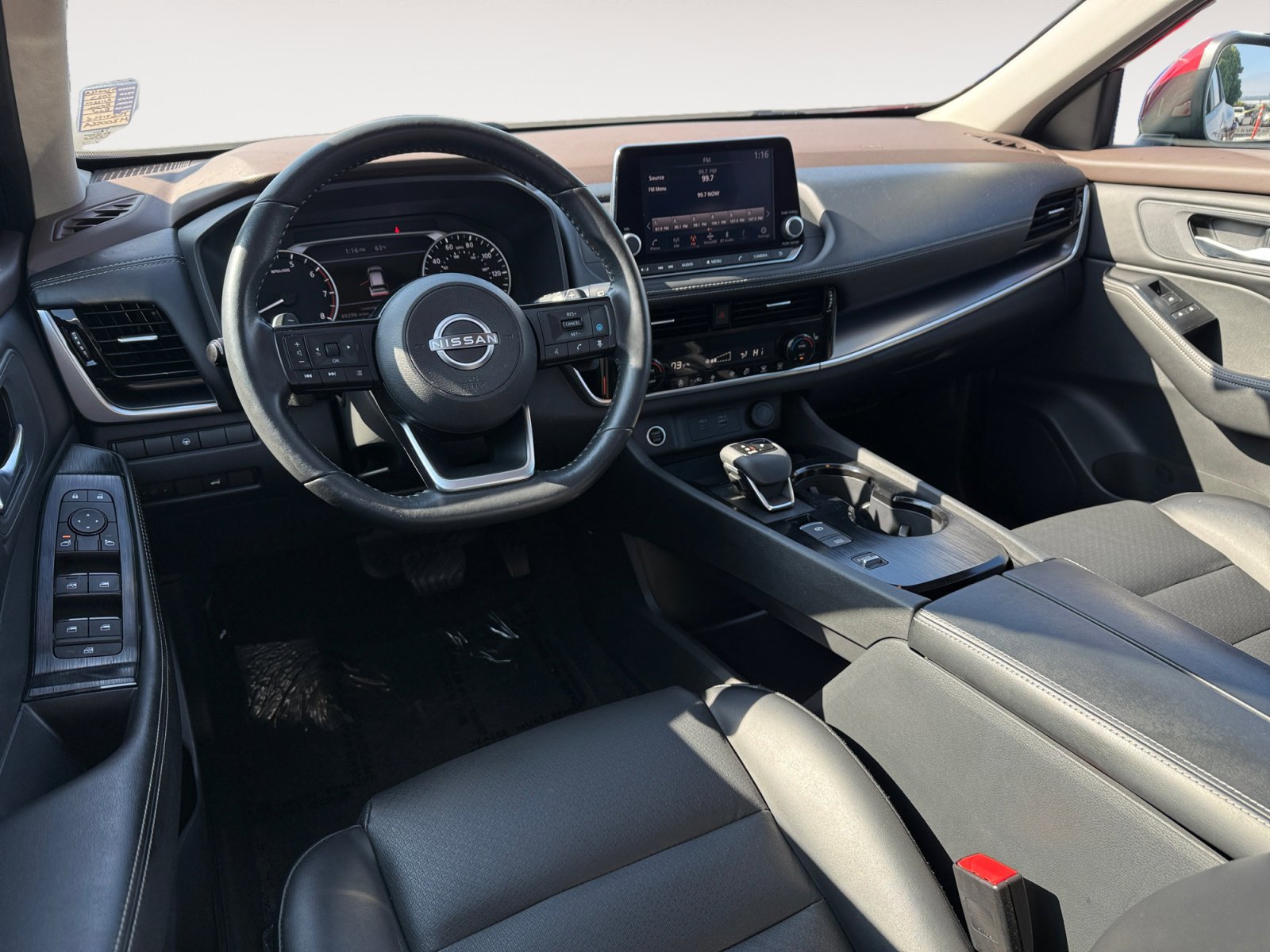 Used 2023 Nissan Rogue SV w/ SV Premium Package image 15